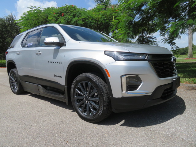 Used 2022 Chevrolet Traverse FWD RS image 11
