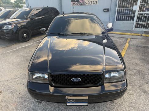 Used 2011 Ford Crown Victoria Police Interceptor image 2