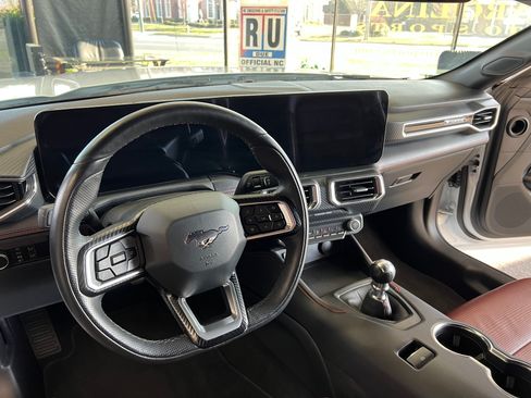 Used 2025 Ford Mustang GT Premium RWD image 28