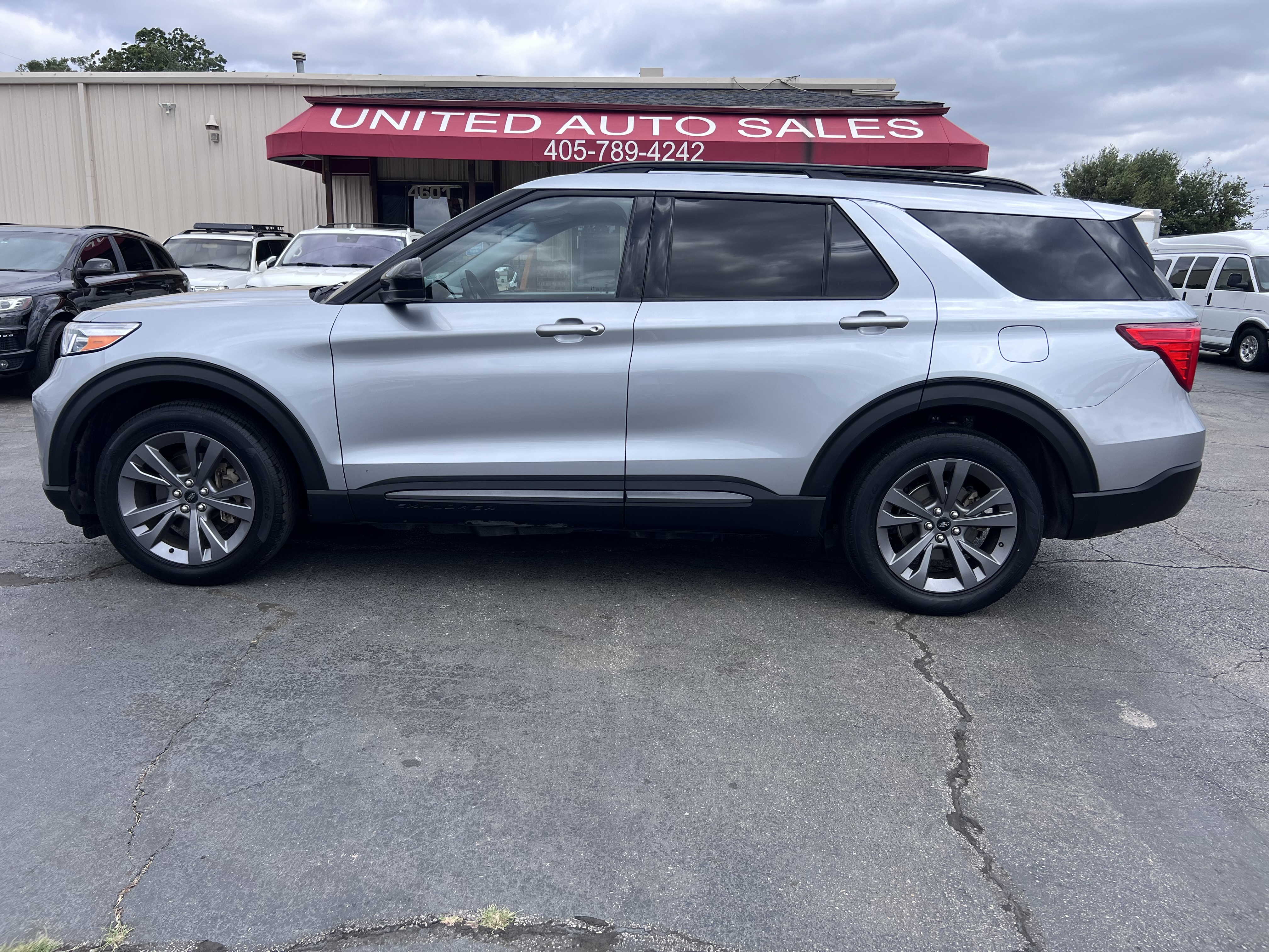 Used 2022 Ford Explorer 2WD XLT image 1