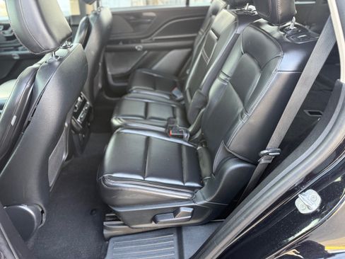 Used 2022 Lincoln Aviator Luxury AWD/4WD image 9