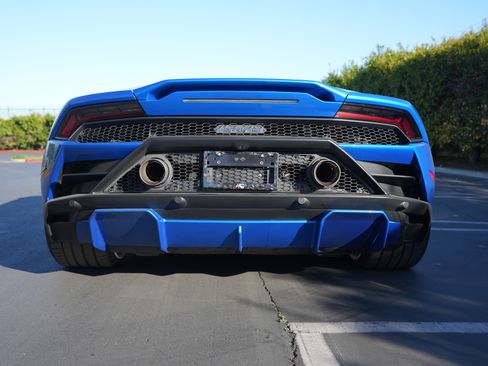 Used 2020 Lamborghini Huracan EVO image 11