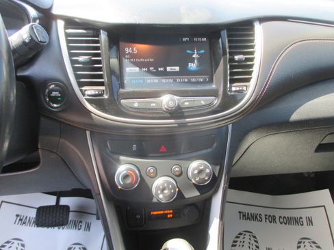 Used 2017 Chevrolet Trax FWD LT w/ 1LT image 4