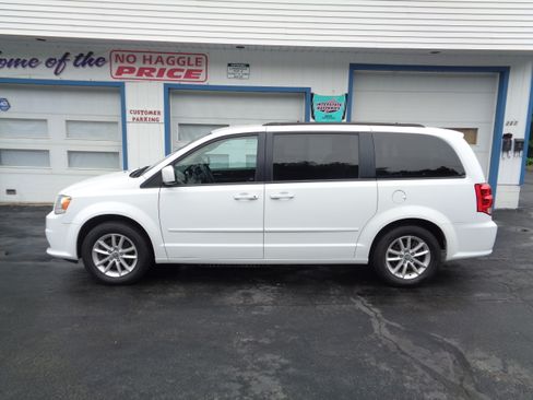 Used 2014 Dodge Grand Caravan SXT image 3
