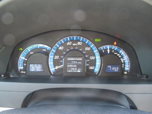 Used 2012 Toyota Camry Hybrid FWD image 17
