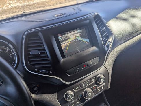 Used 2020 Jeep Cherokee Latitude Plus image 11