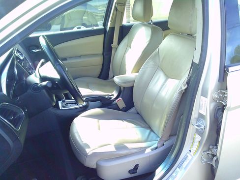 Used 2014 Chrysler 200 Limited image 6