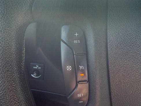 Used 2018 Chevrolet Express 2500 RWD image 13