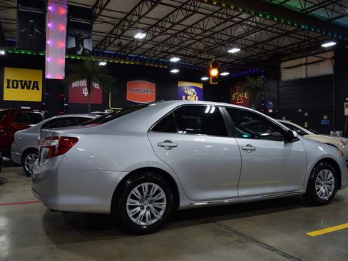 Used 2012 Toyota Camry LE image 14