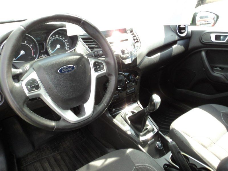 Used 2014 Ford Fiesta SE FWD image 4