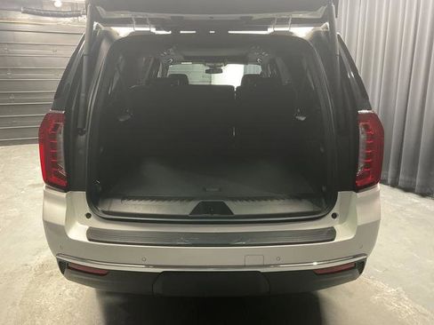 Used 2023 GMC Yukon XL SLT image 8