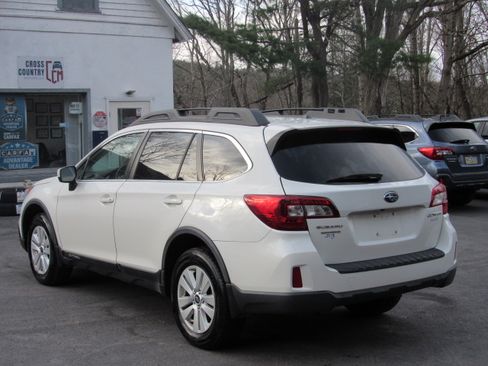 Used 2015 Subaru Outback 2.5i Premium image 6