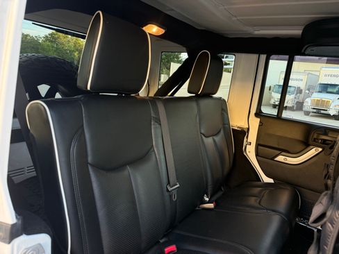 Used 2015 Jeep Wrangler 4WD Unlimited Sahara image 80