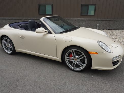 Used 2010 Porsche 911 Carrera S Cabriolet RWD image 34