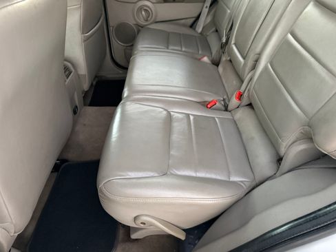 Used 2008 Jeep Commander Sport image 59