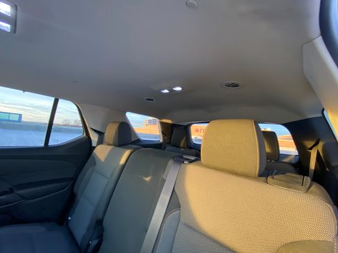 Used 2020 Chevrolet Traverse LT image 25