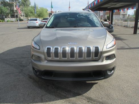 Used 2017 Jeep Cherokee Latitude Plus FWD image 14