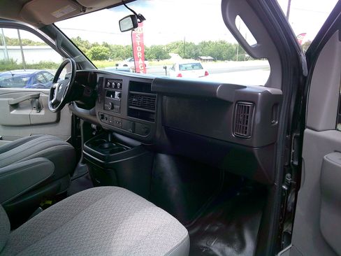 Used 2019 Chevrolet Express 2500 RWD image 12