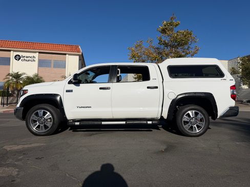 Used 2014 Toyota Tundra 4x4 CrewMax SR5 image 2