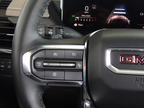 Used 2026 GMC Acadia FWD Elevation image 27