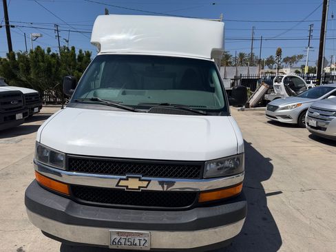 Used 2017 Chevrolet Express 3500 UNAVAIL RWD image 2