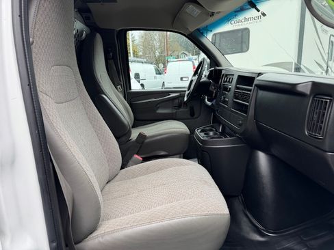 Used 2014 Chevrolet Express 3500 image 17