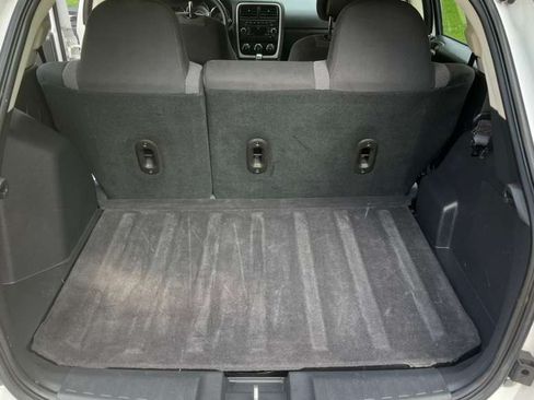 Used 2011 Dodge Caliber Mainstreet FWD image 11