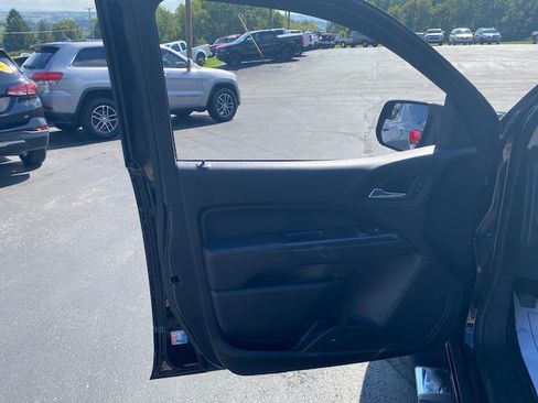 Used 2016 GMC Canyon SLE image 14