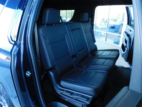 Used 2025 Chevrolet Suburban Z71 image 24