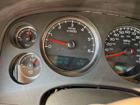 Used 2011 GMC Yukon XL SLT image 17