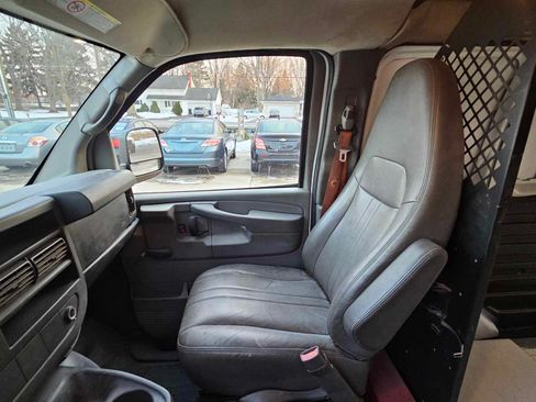 Used 2011 GMC Savana 3500 image 12