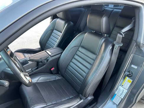 Used 2011 Ford Mustang GT Premium image 28