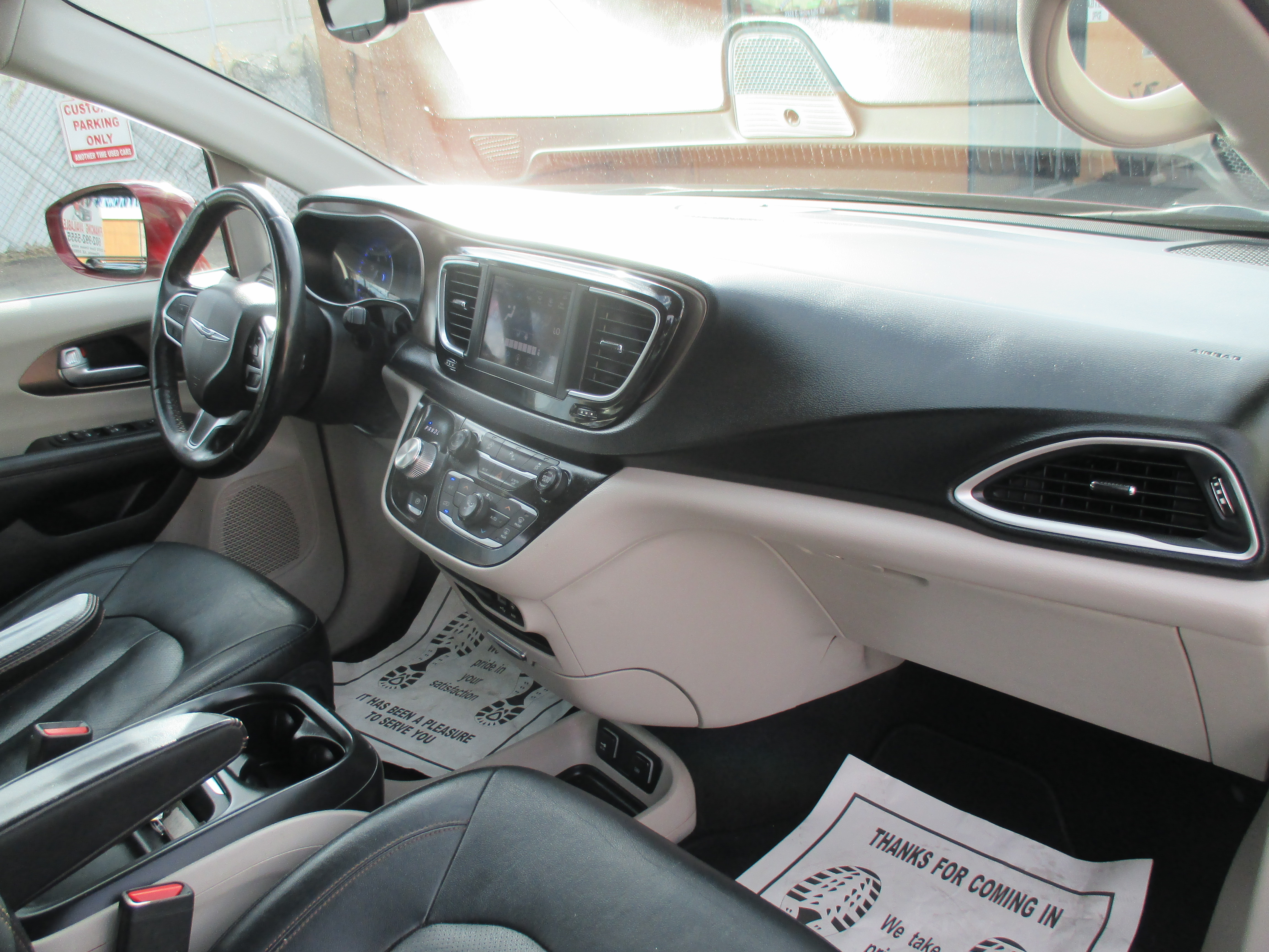 Used 2019 Chrysler Pacifica Touring-L FWD image 4
