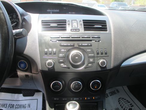 Used 2013 MAZDA MAZDA3 i Touring Hatchback FWD image 9