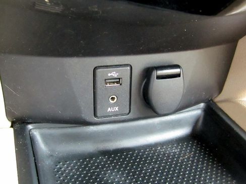 Used 2015 Nissan Rogue SV image 22