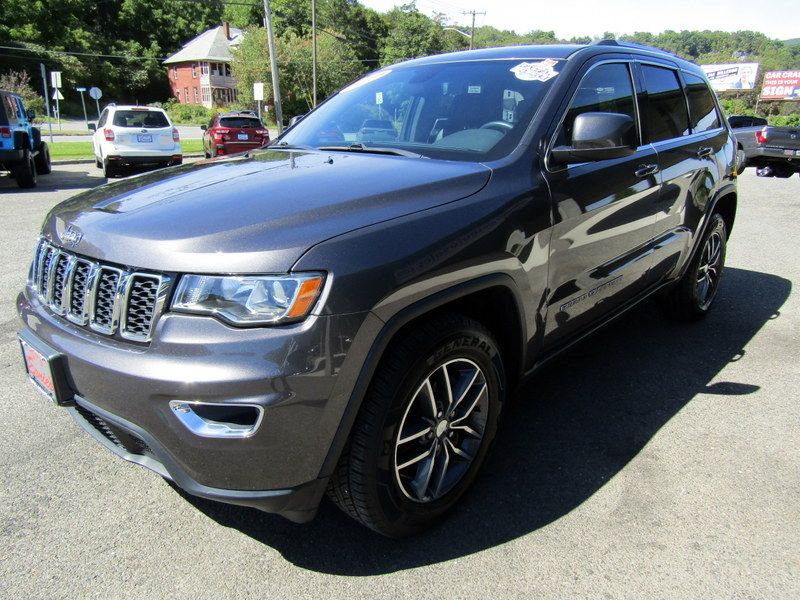 Used 2018 Jeep Grand Cherokee 4WD Laredo image 4
