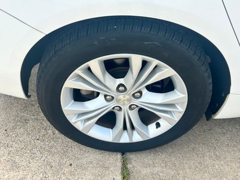 Used 2015 Chevrolet Impala LT image 25