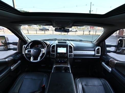 Used 2018 Ford F350 Lariat image 23