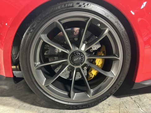 Used 2018 Porsche 911 GT3 RWD image 39