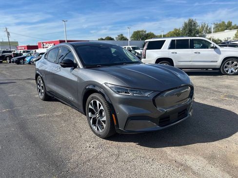 Used 2021 Ford Mustang Mach-E Premium image 4