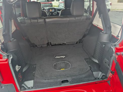 Used 2017 Jeep Wrangler Unlimited Sahara image 15