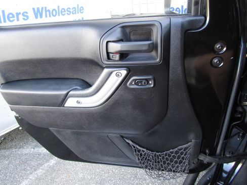 Used 2015 Jeep Wrangler Rubicon image 17