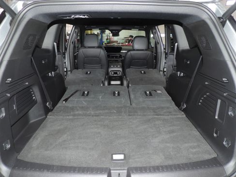 Used 2026 Buick Enclave AWD Sport Touring image 33