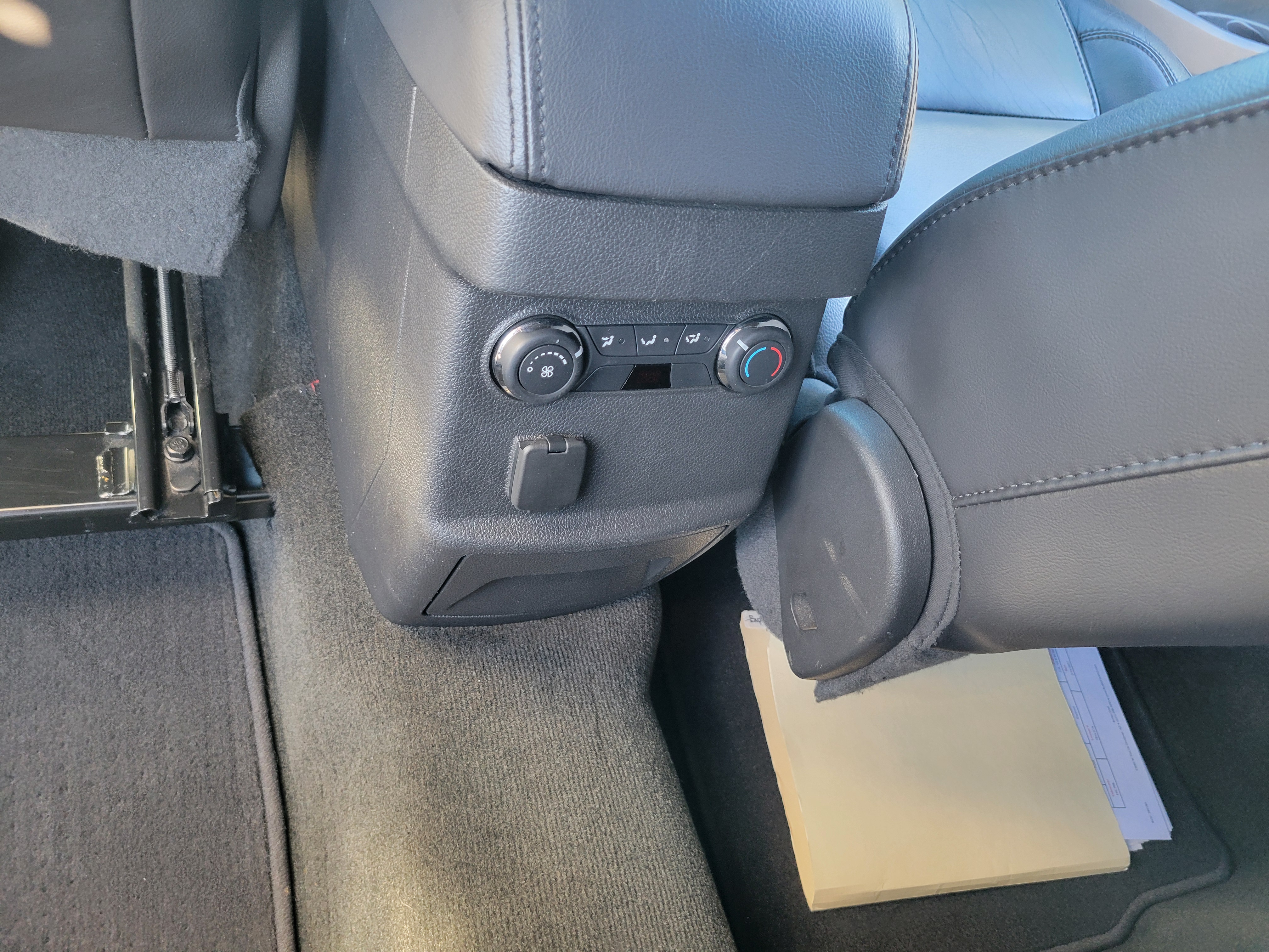 Used 2013 Ford Explorer 4WD XLT image 25