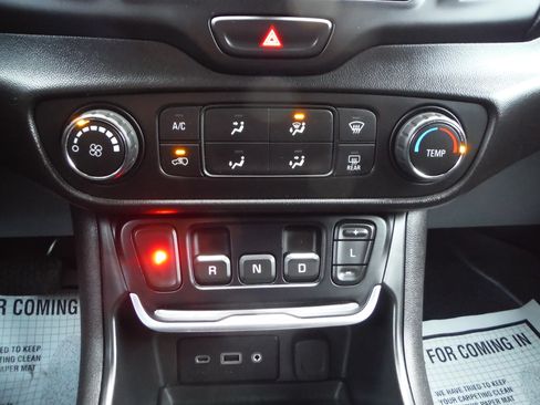 Used 2019 GMC Terrain SLE image 17