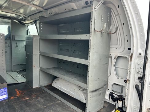 Used 2010 Ford E-250 and Econoline 250 image 12