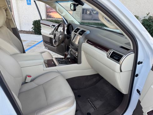 Used 2016 Lexus GX 460 image 33