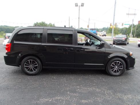 Used 2018 Dodge Grand Caravan GT FWD image 4