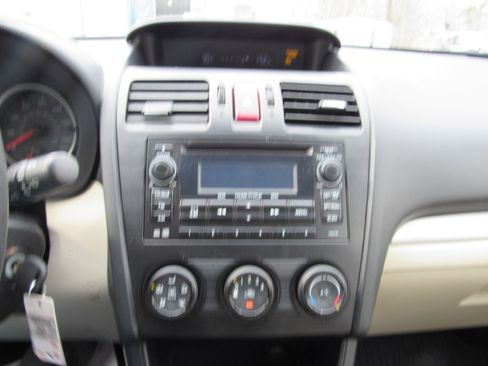 Used 2014 Subaru XV Crosstrek 2.0i Premium image 16