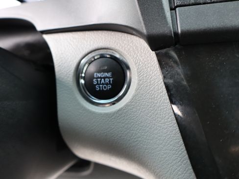 Used 2017 Toyota Sienna XLE image 26